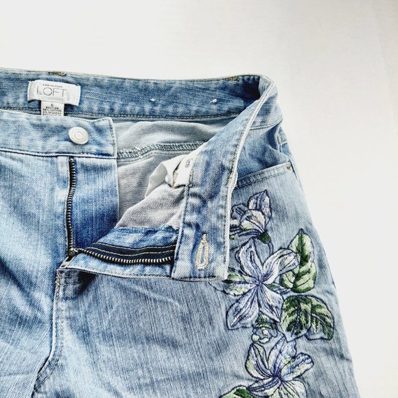 Loft Womens Bootcut Jeans Size 6 Light Wash Floral Embroidery Mid Rise Denim - Picture 7 of 8